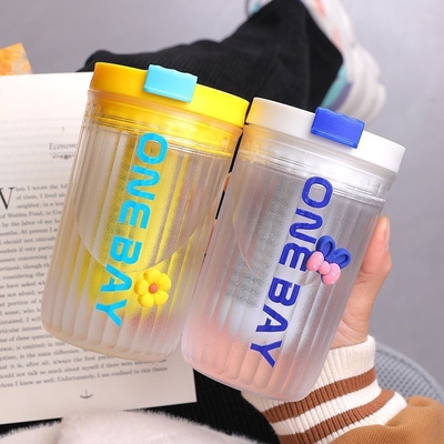 500ml ポータブルコーヒーカップ 高エステティックティーパーティション オフィス用プラスチックカップ