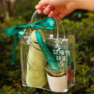 1 色彩 印刷 手 に 持っ て いる ギフト ボックス 女性 の 女神 の 日 に 対する 実用 的 な 小さい 贈り物
