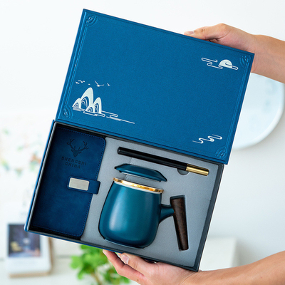 星空のランプと携帯旅行茶は 卒業生関係のための究極の選択です