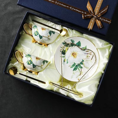 ヨーロッパのコーヒーカップセット 骨ポルセラン 花茶カップ シークの使用シナリオのためのセラミック