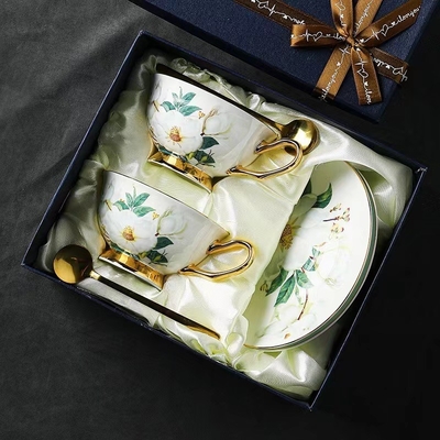ヨーロッパのコーヒーカップセット 骨ポルセラン 花茶カップ シークの使用シナリオのためのセラミック