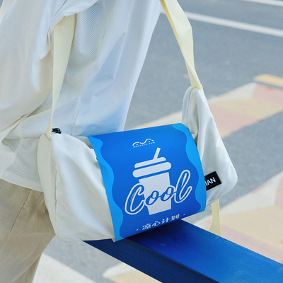 クロスボディバッグ 水杯 ボケット帽子 U型枕 完璧な夏の従業員記念品