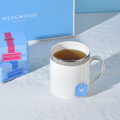 このプラチナの蕾のカップと携帯茶器のギフトボックスセットで お客様を驚かせてください