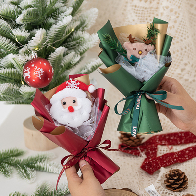 乾燥した花と綿のクリスマスブーケット